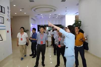 泉州市政協經濟委主任楊文龍一行蒞臨南威軟件集團參觀考察