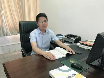 管理與藝術融合，成就精彩人生——訪現代管理學院院長張其春